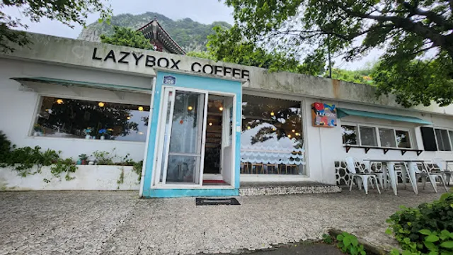 Lazybox Cafe