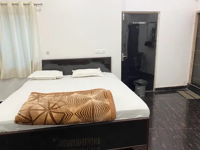 Sky Inn Paying Guest House