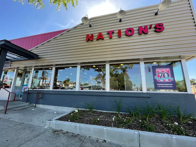 Nation's Giant Hamburgers & Great Pies