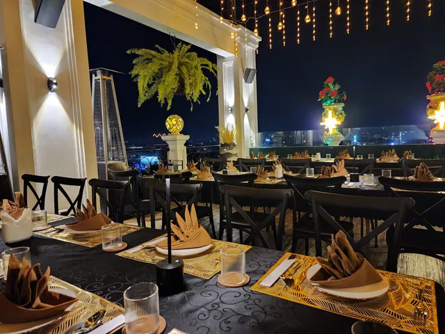 Tipsy Elephant Vientiane Rooftop Lounge