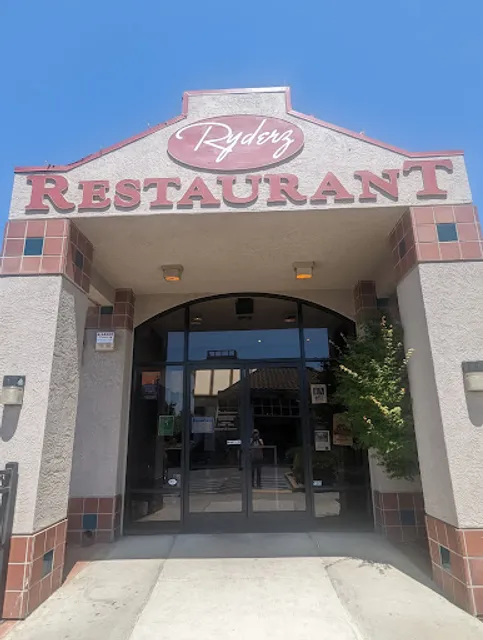 Ryderz Restaurant and Lounge