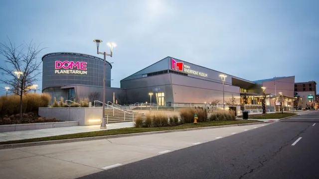 Holiday Inn Express & Suites