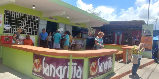 El Mangoito Bar & Grill