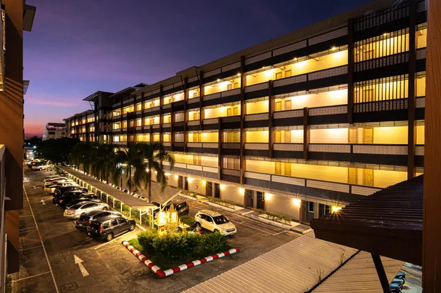 B2 Korat Night Market Boutique & Budget Hotel