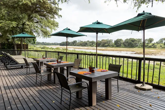 Umkumbe Safari Lodge Riverside