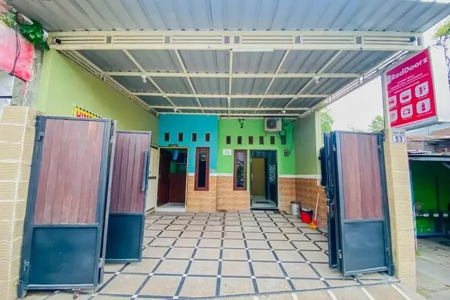 RedDoorz near Sunrise Mall Mojokerto