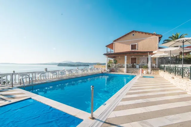 Kommeno Bay apartments & Paradisos Snack Bar/Restaurant