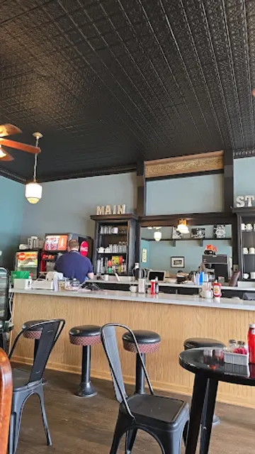 Adam's On Main - Berlin Heights, OH