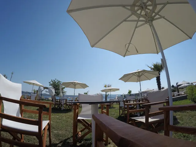 Bongo Restaurant & Beach Bar