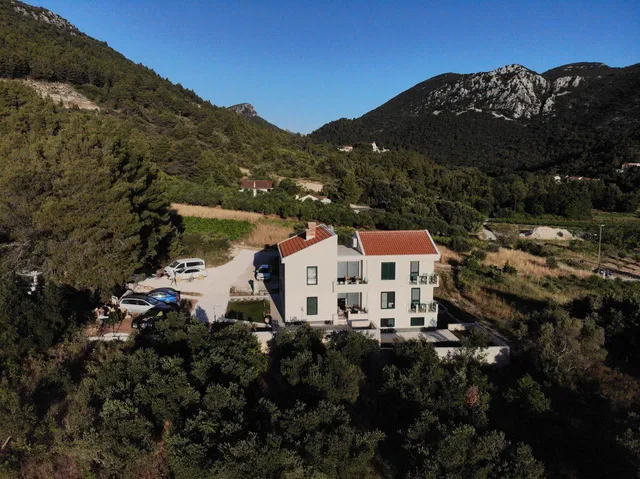 Vila Skrivena / The Hidden Villa