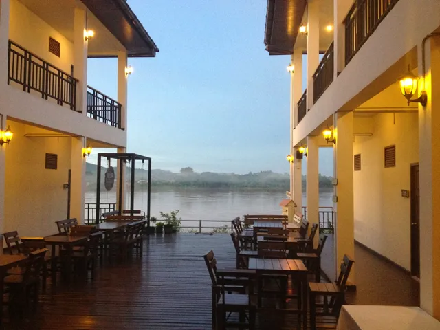 Norn Nab Dao Rimkhong Hotel