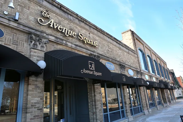 Avenue Square Mall