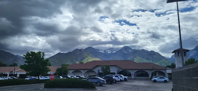 Willow Creek Shopping Center