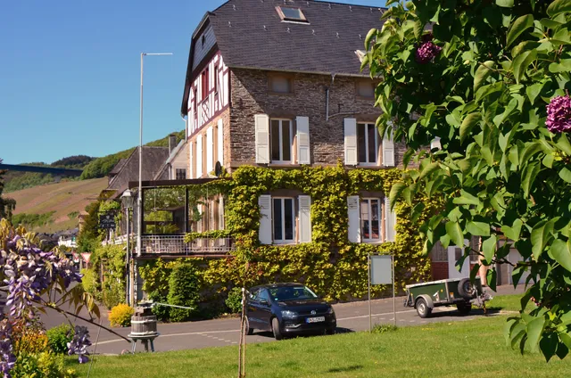 Weingut, Bistro und Gästehaus Erbes-Henn