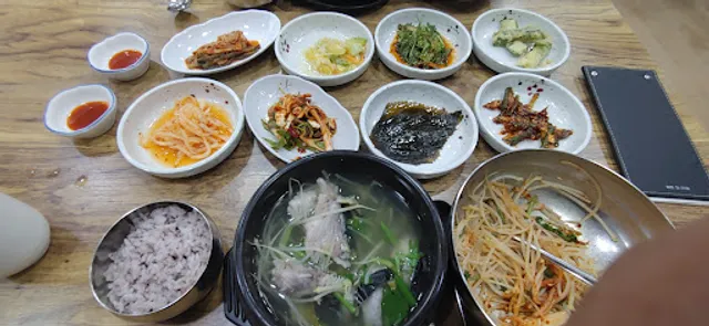 본가벌나무복집