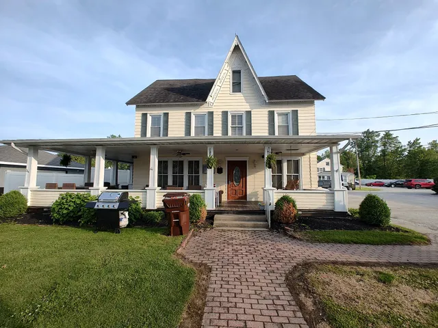 Eagle Cliff Inn Suites & Cottages