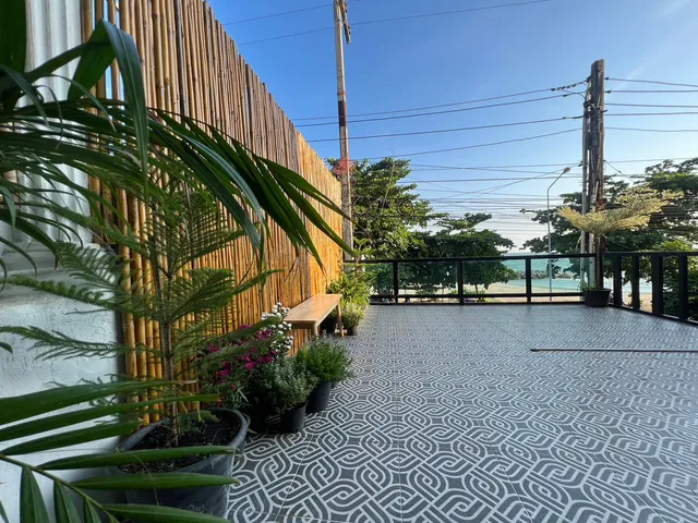 The white house บ้านริมทะเลหาดแสงจันทร์ 4 ห้องนอน รองรับ10 ท่าน