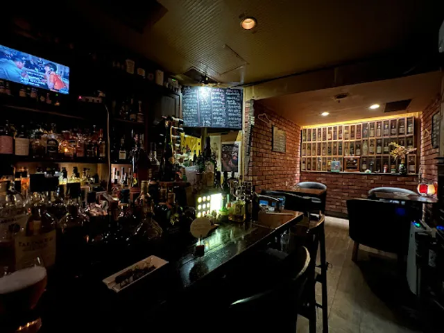 WHISKY & CIGAR Bull's cafe 中野新橋店