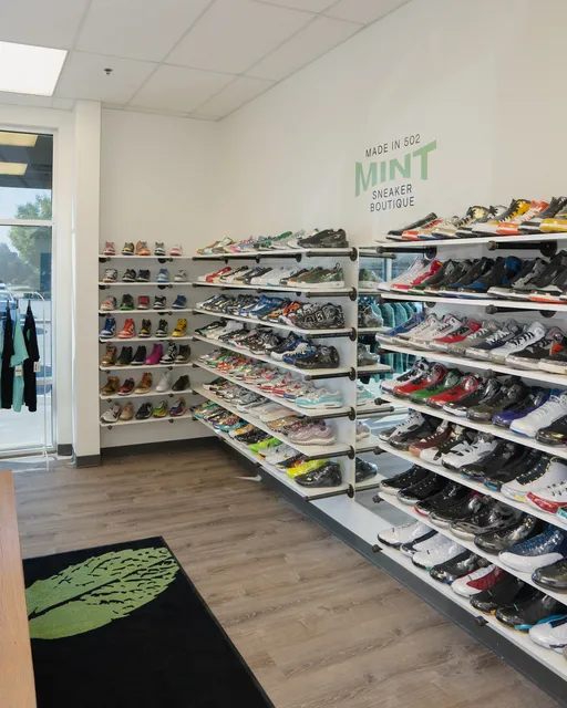 MINT502 SNEAKER BOUTIQUE