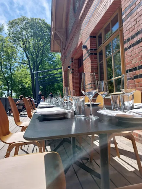 Ei-12437-B Restaurant