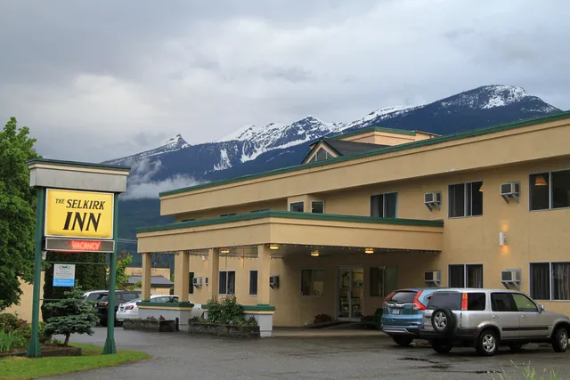 Selkirk Inn
