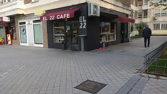 CAFE BAR 22