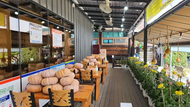 딴뚝통나무집식당