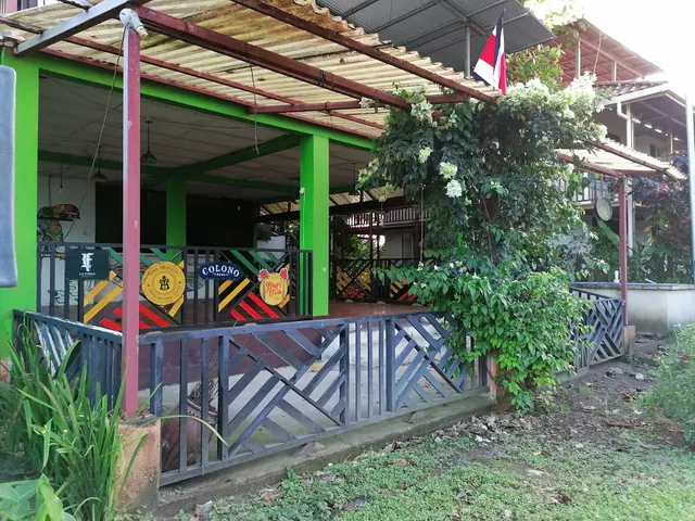 Tutti's Pizzeria Y Restaurante