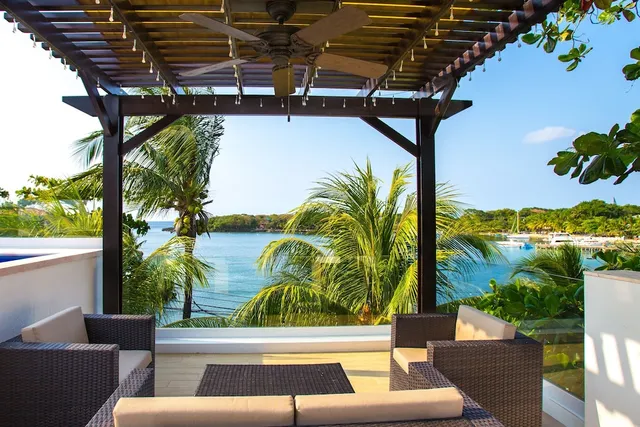 Bella Luna Beach House Roatan