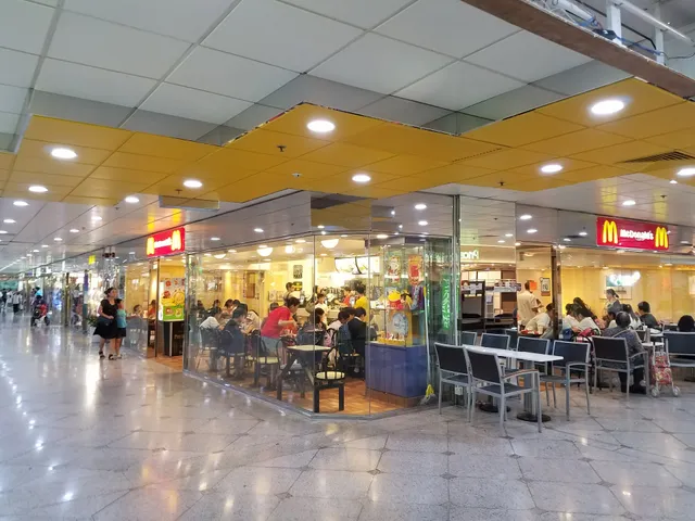 Sheung Shui Town Centre Shopping Arcade