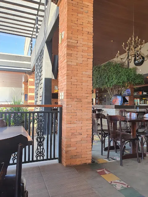 Plateau Steakhouse and Pizzeria