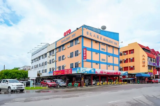 OYO 44051 Sunlight Inn