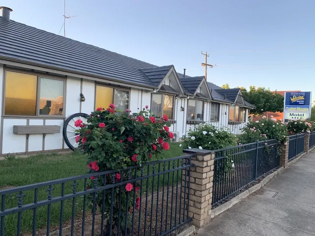 Shepparton Motor Inn( TUDOR HOUSE MOTEL)