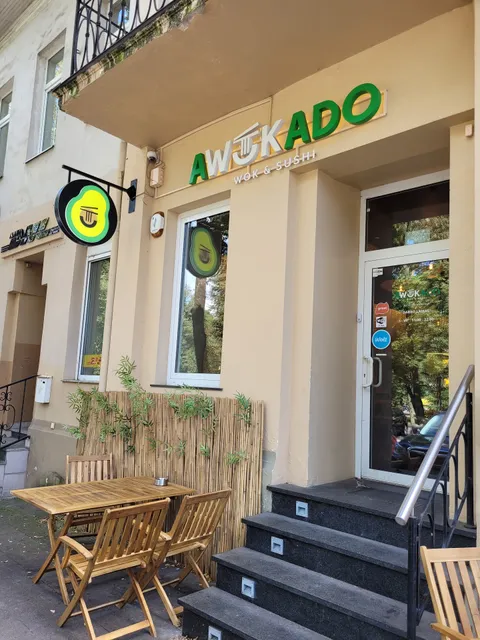Awokado wok&sushi (old town)