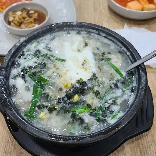 김명자굴국밥전문점