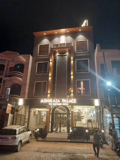 Hotel Adhiraja Palace