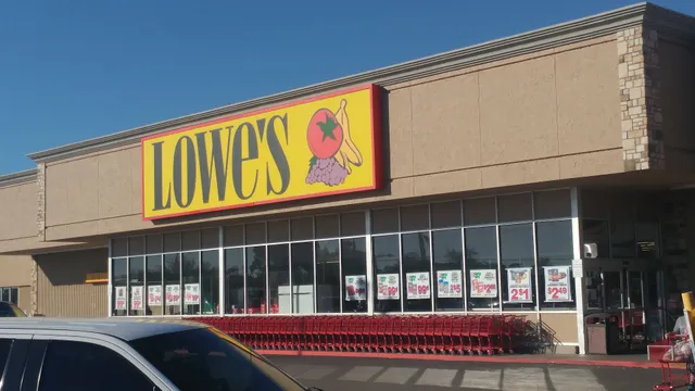 Lowe's Market
