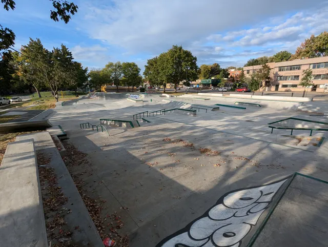 Parc Raymond-Préfontaine skatepark