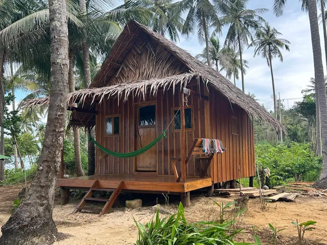 Lily's Beach Bungalows, Bar & Restaurant
