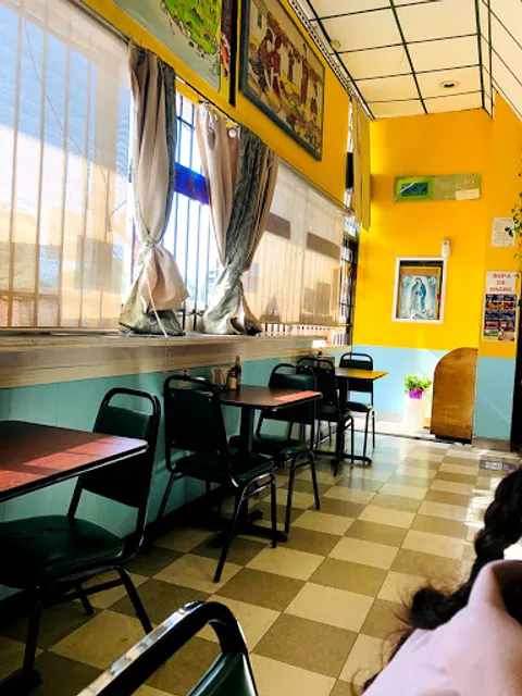 Antojos Salvadoreños Restaurant