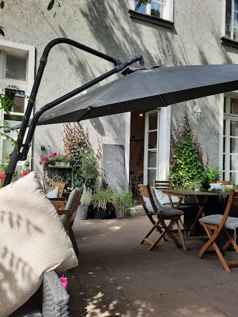 Frau Ella Kaufladen & Café