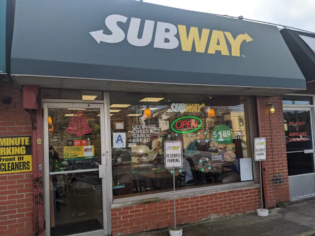 Subway - Staten Island - 3885