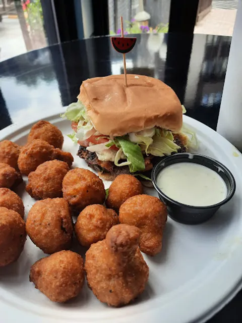 Poolside Cafe at Sidney James Mountain Lodge