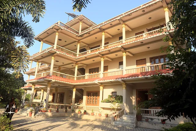 Chitwan Forest Resort with swimming pool