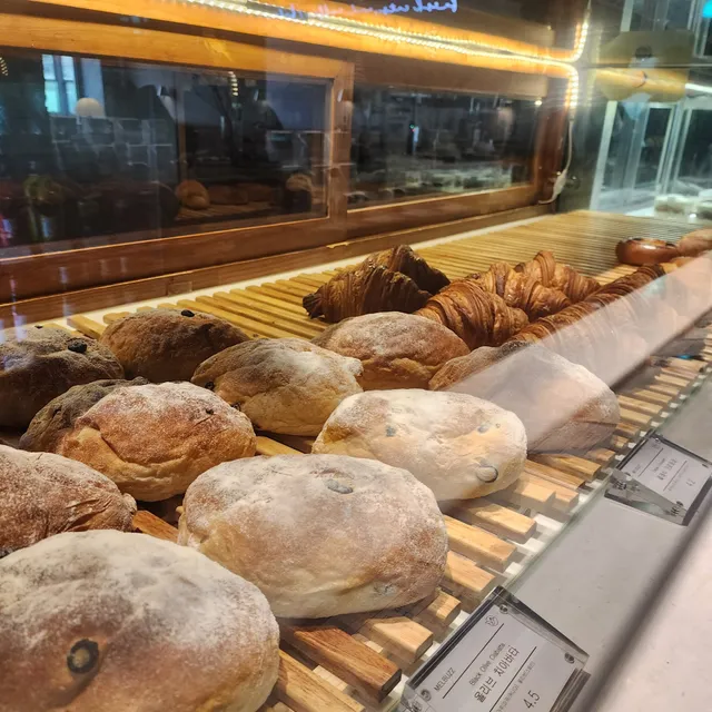 Melbuzz Roastery & Brunch cafe