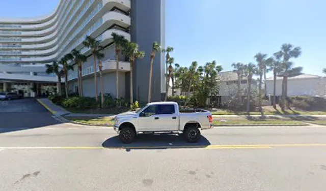 Kokomos Bar & Grille