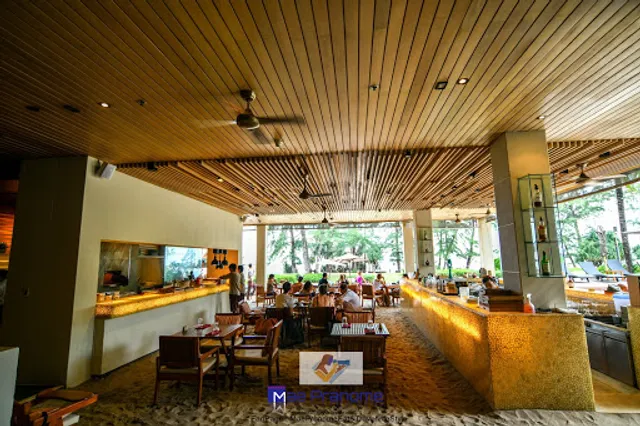 Sand Box Beachfront Bar & Eatery