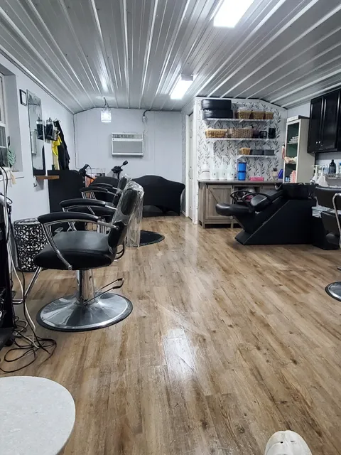 Ebany's Cuts & Moore