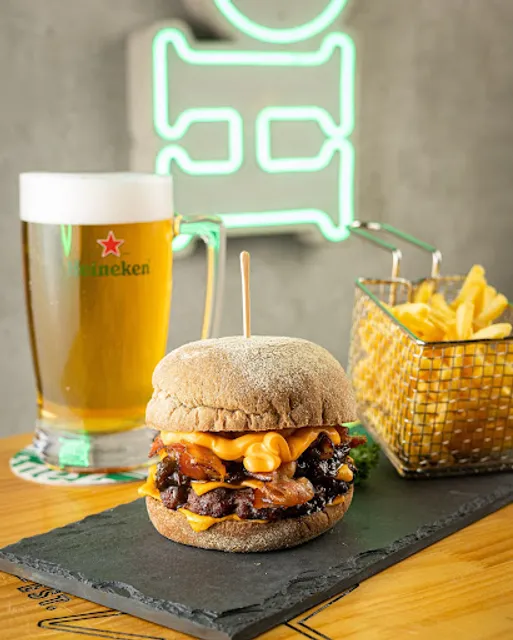 Living HNK Check in F: Restaurante, Heineken, Chopp, Aeroporto, GRU SP