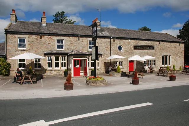The Redwell Country Inn - Rooms, Food & Bar